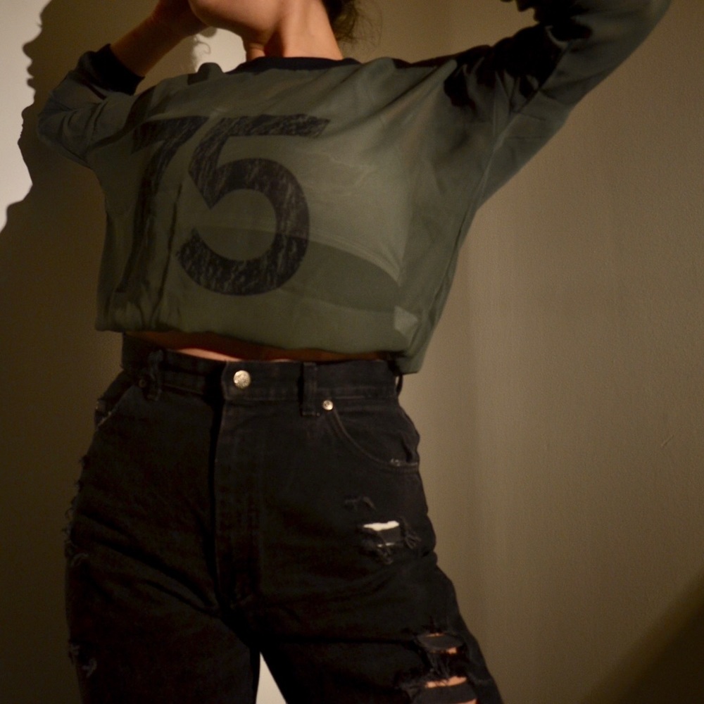 olive sheer graphic top // loose and fun // size m